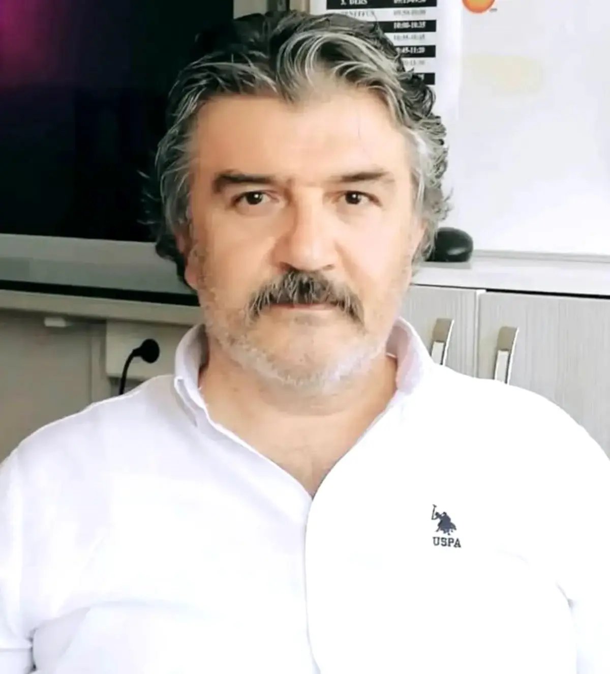 Kalp krizi geçiren sınıf öğretmeni hayatını kaybetti