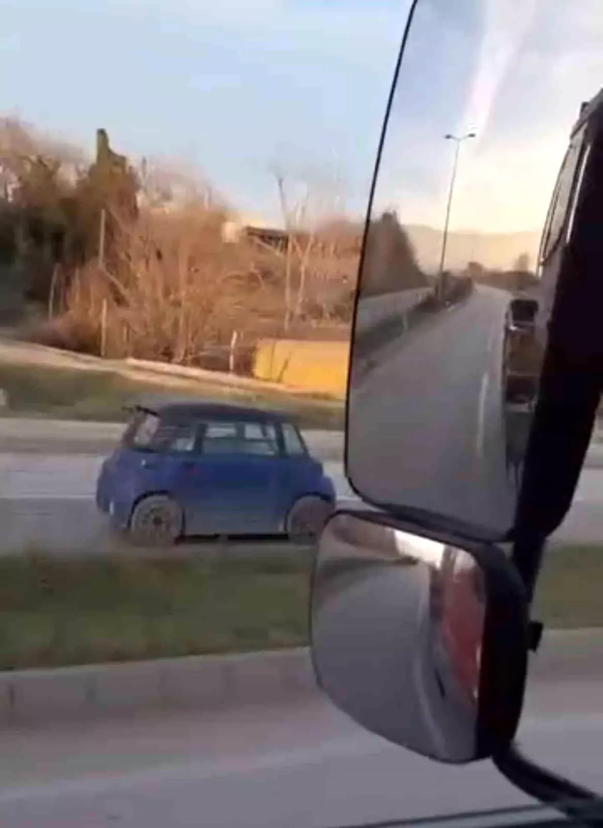 Ters istikamette canını hiçe sayarak ilerlediği anlar kamerada