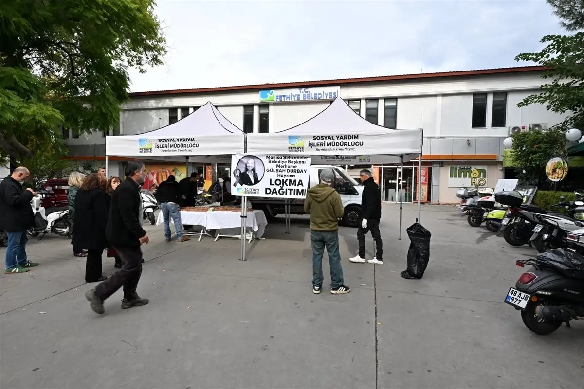 Vefat eden Şehzadeler Belediye Başkanı Durbay için Fethiye'de lokma dağıtıldı