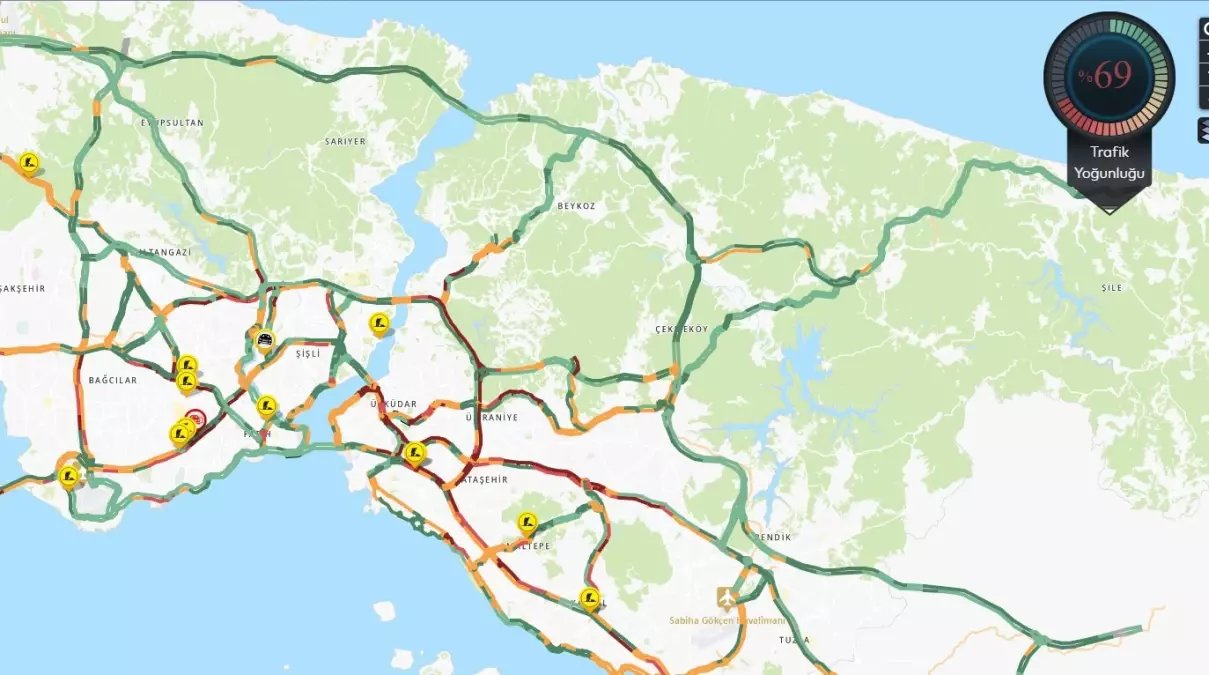 İstanbul'da yağışın etkisiyle trafik yoğunluğu