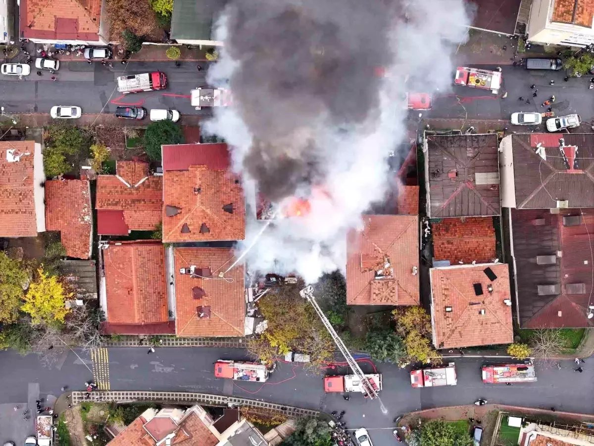 Ataşehir'de korkutan yangın: 4 kişi kurtarıldı