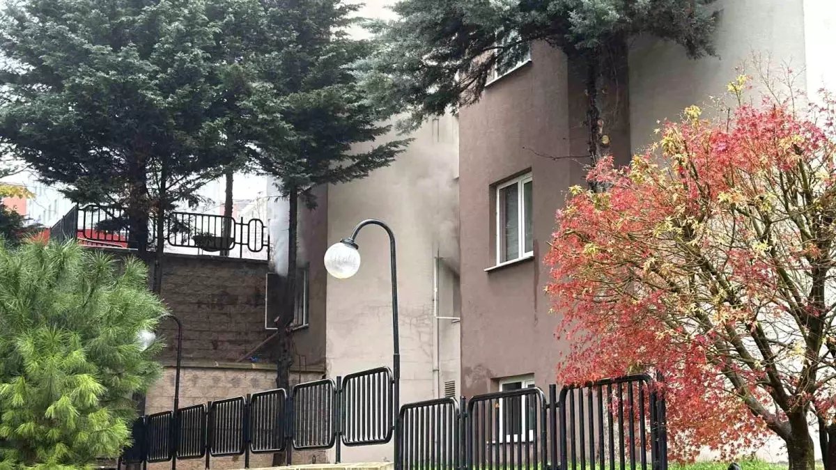 Arnavutköy'de Kiptaş konutlarında yangın paniği blok boşaltıldı