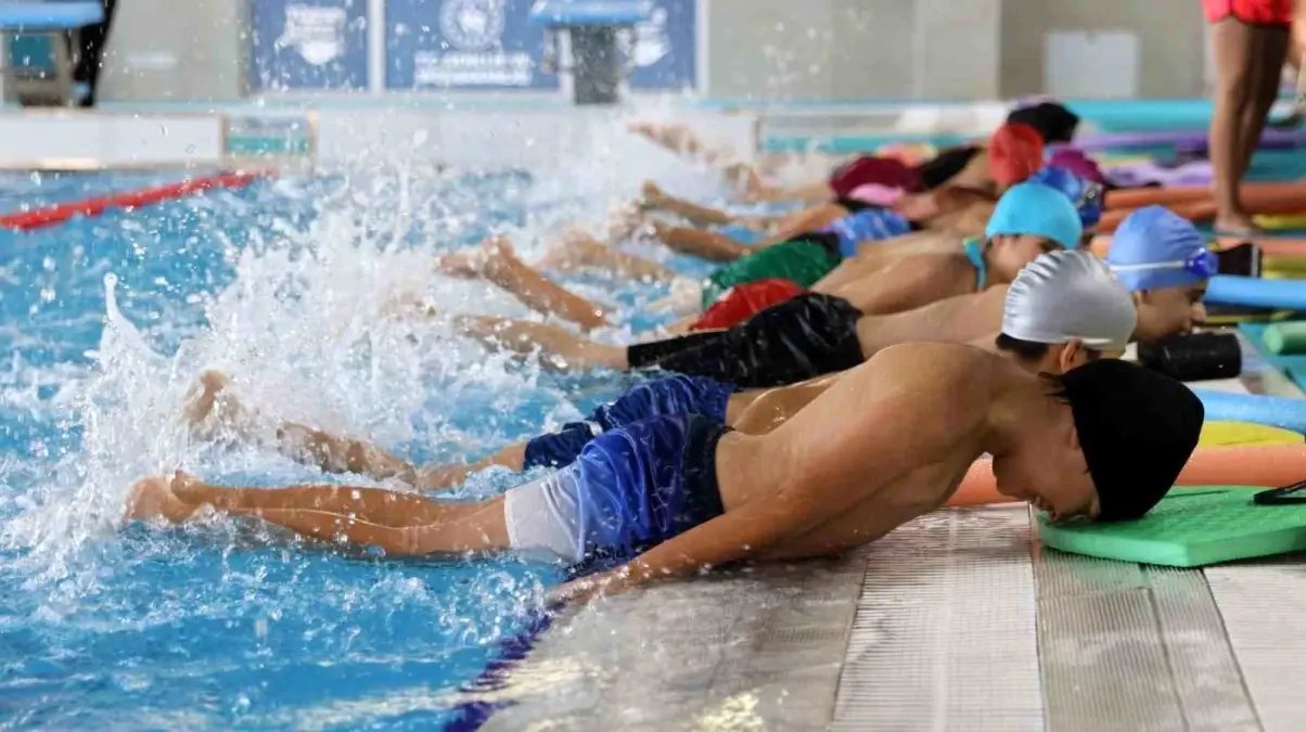 Aydın'da bir yılda 21 bin kişiye yüzme eğitimi verildi