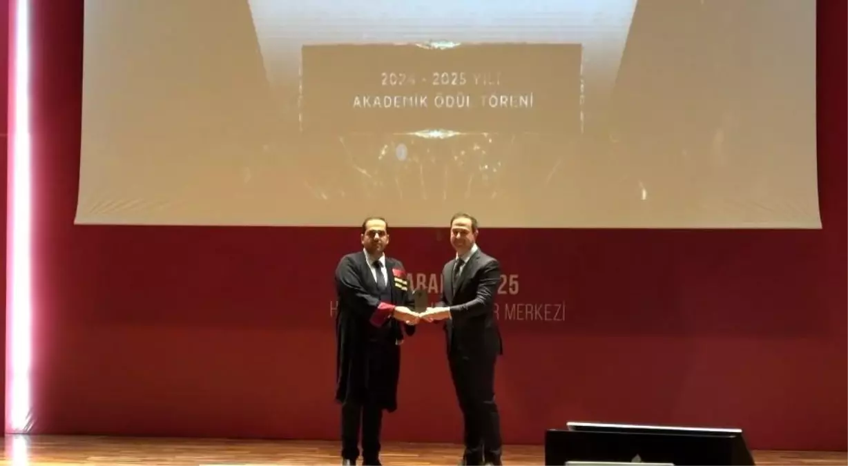 Hasan Kalyoncu Üniversitesi'nde "Akademik Ödül Töreni"