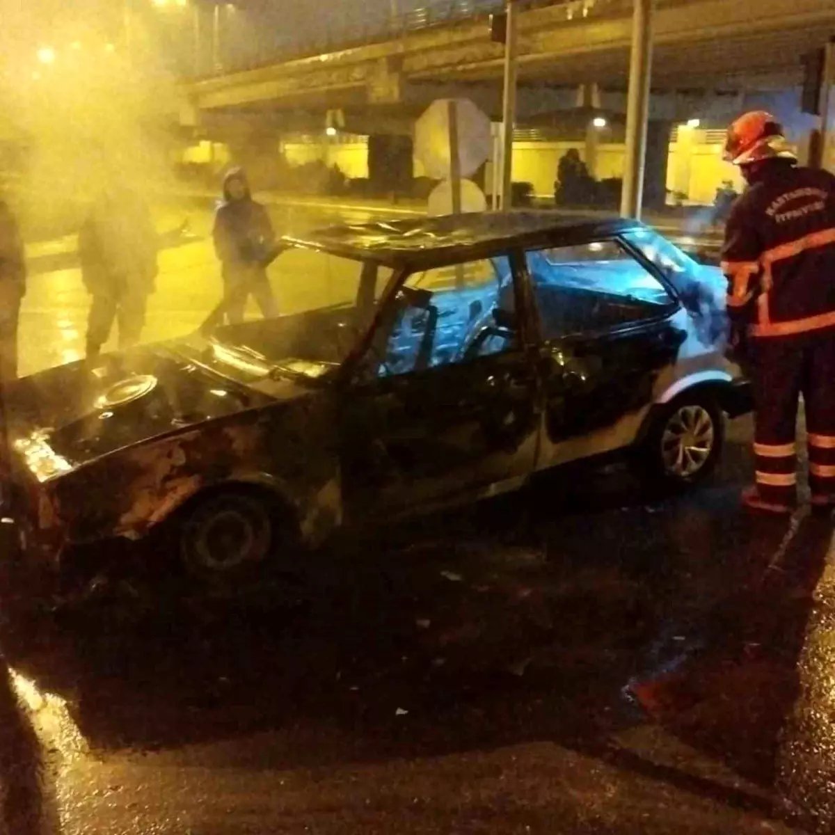 Seyir halindeki Tofaş alev alev yandı