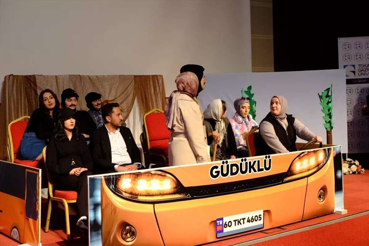 TOGÜ'de "Evden İşe Gidene Kadar" tiyatro oyunu sahnelendi