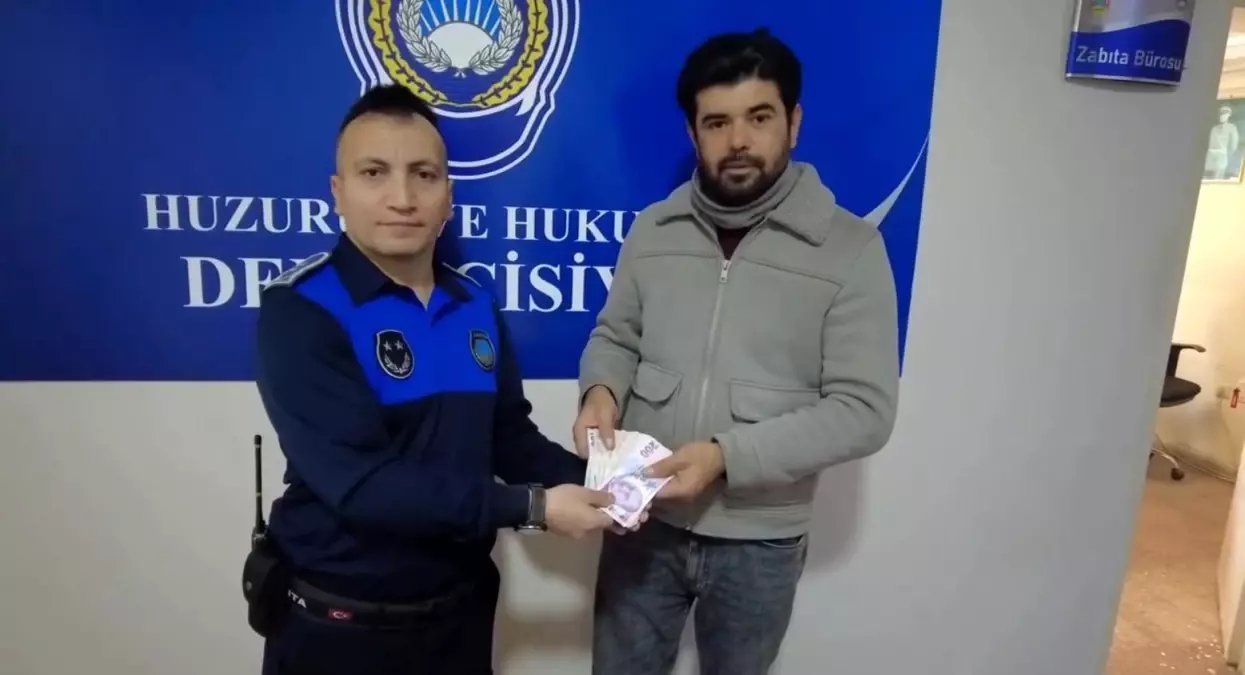 ATM'de unutulan 5 bin TL sahibine teslim edildi