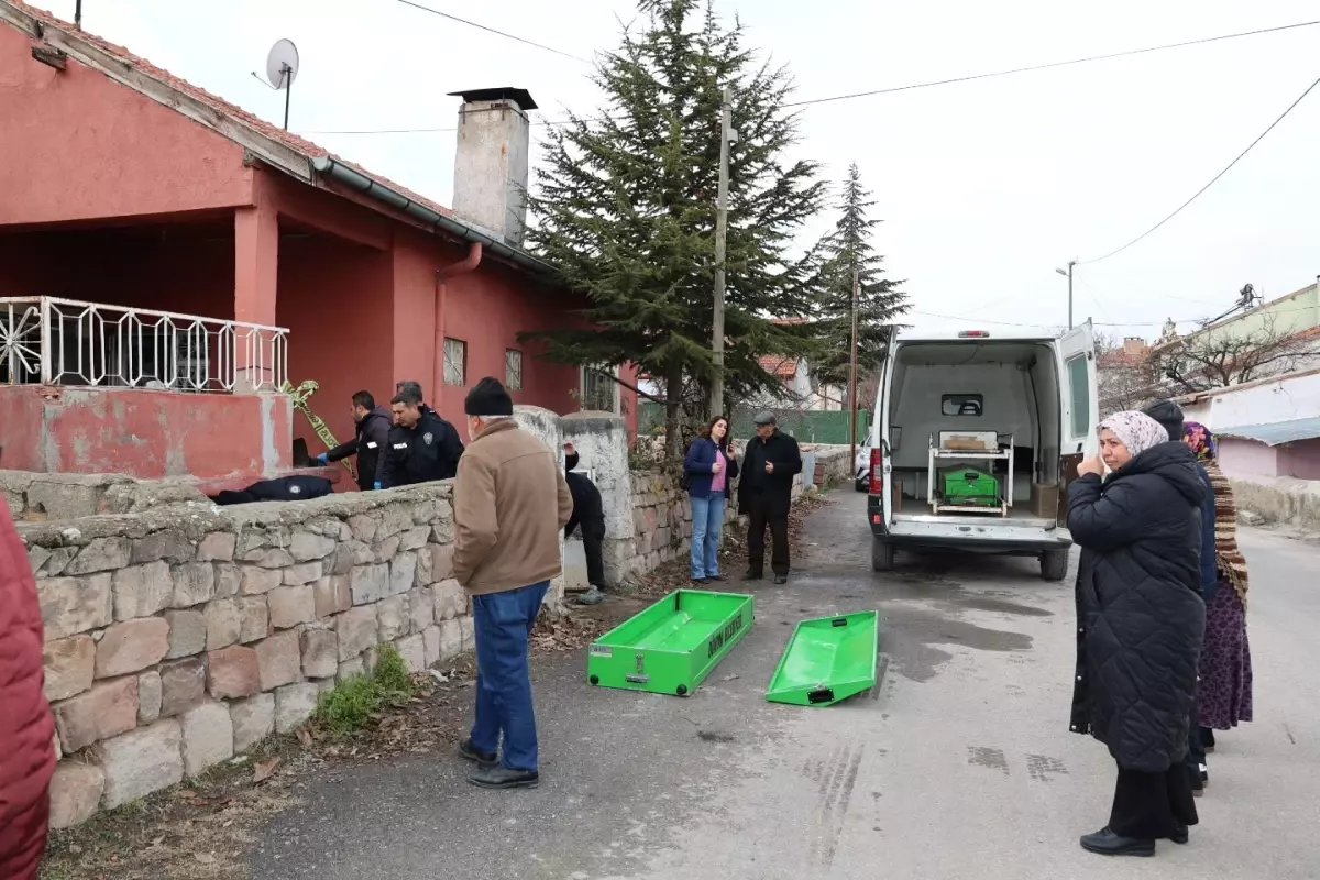 Evinde sobadan çıkan yangında öldü