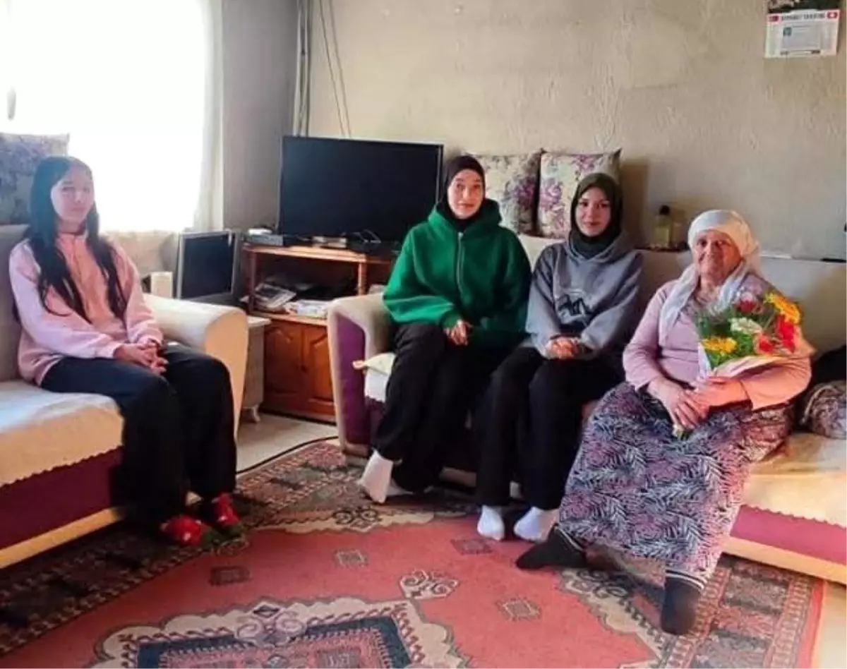 Fidanlar çınarlarla buluşuyor, nesiller arası gönül köprüsü kuruluyor