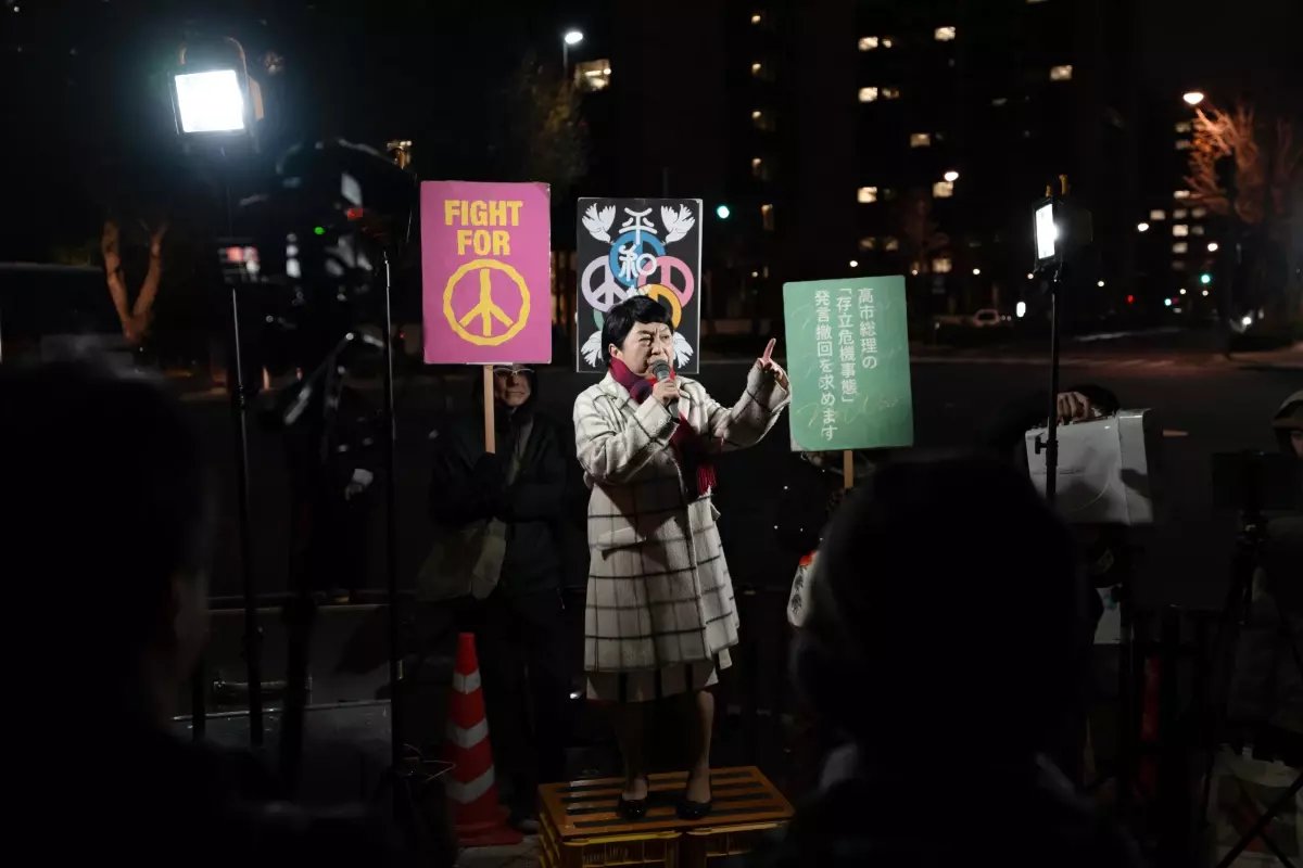 Albüm: Japonya'da Protestocular Başbakan Takaiçi'nin Taiwan Hakkındaki Sözlerini Geri Almasını İstedi
