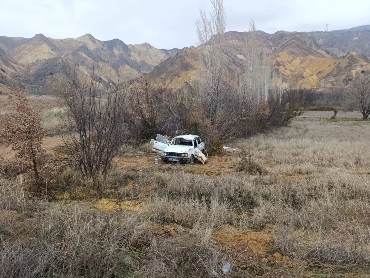 Sivas'ta otomobil şarampole devrildi: 1 ölü, 2 yaralı