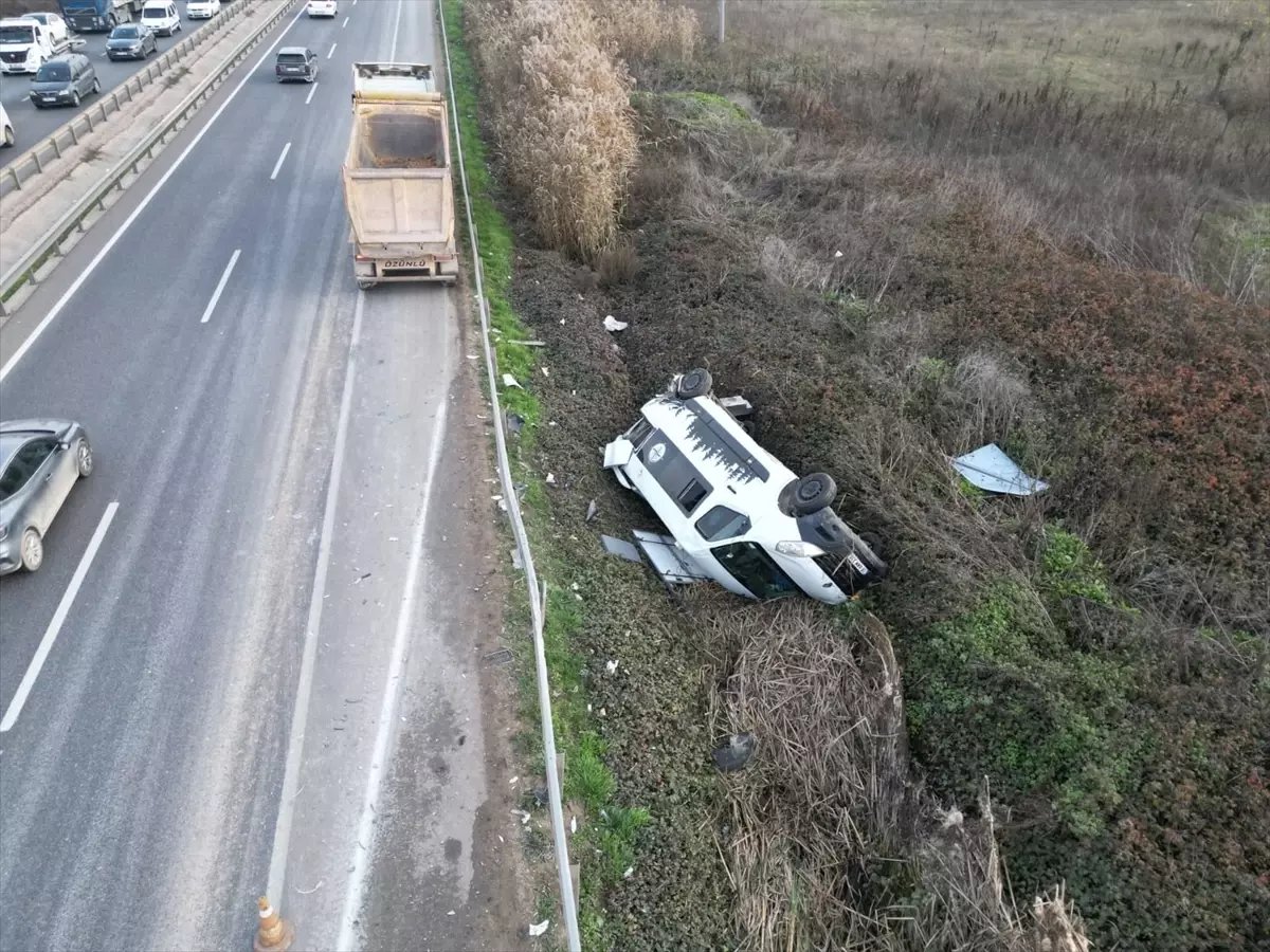 Bursa'da tırın çarptığı karavanın sürücüsü ağır yaralandı
