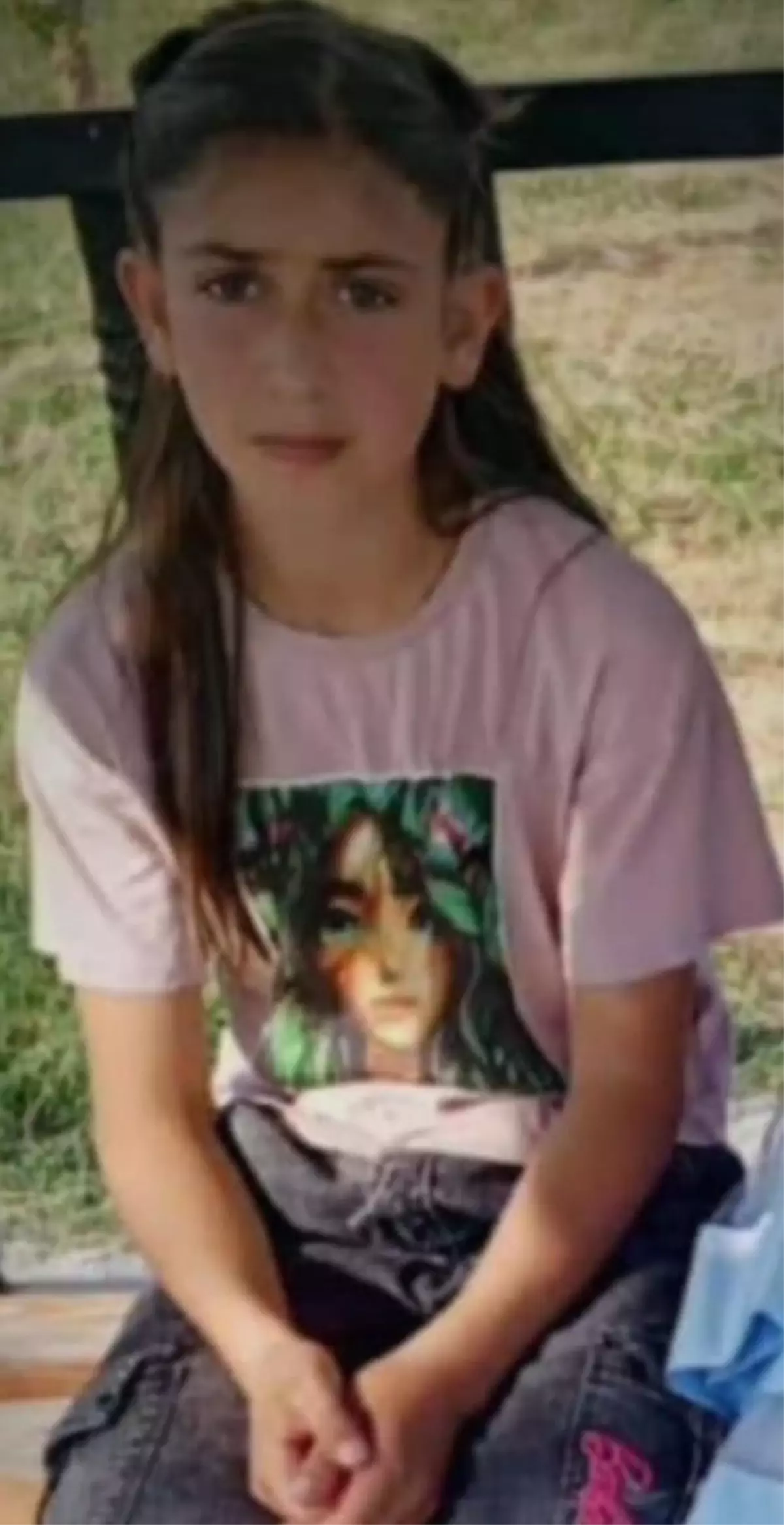 Okulda sürücüsünün geri manevra yaptığı hafif ticari aracın çarptığı Medine öldü