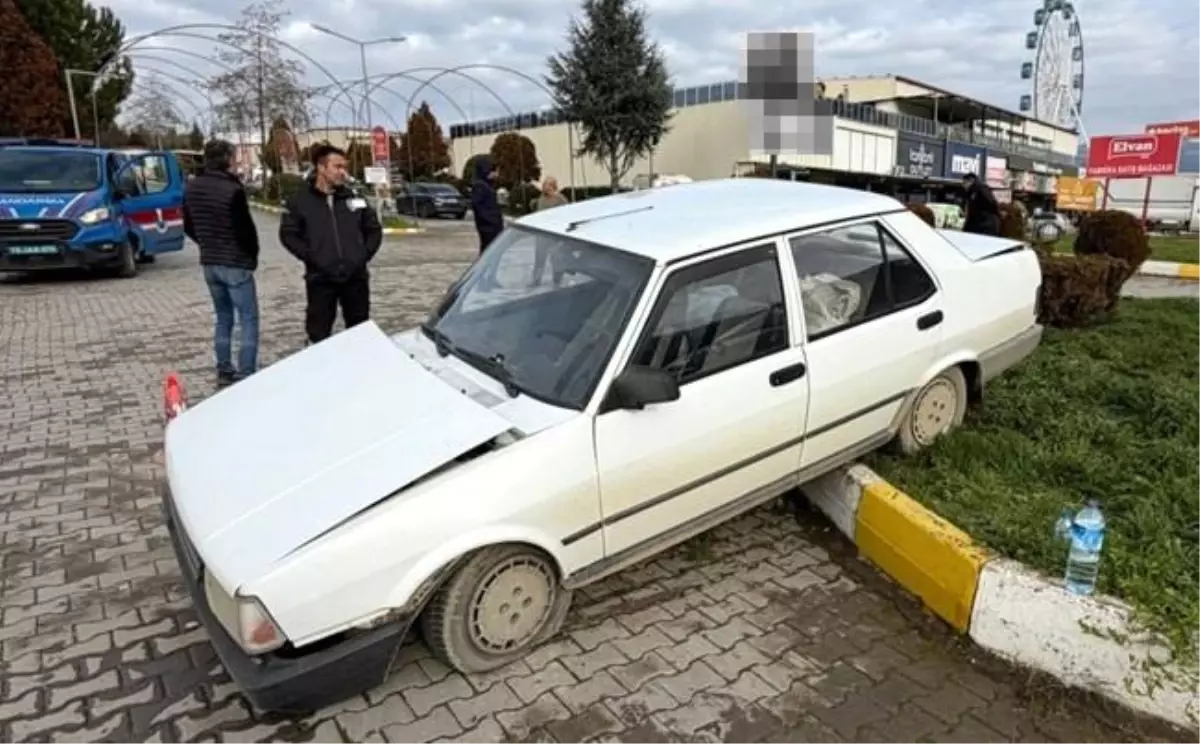 Kamyonet otomobile çarptı: 2 yaralı