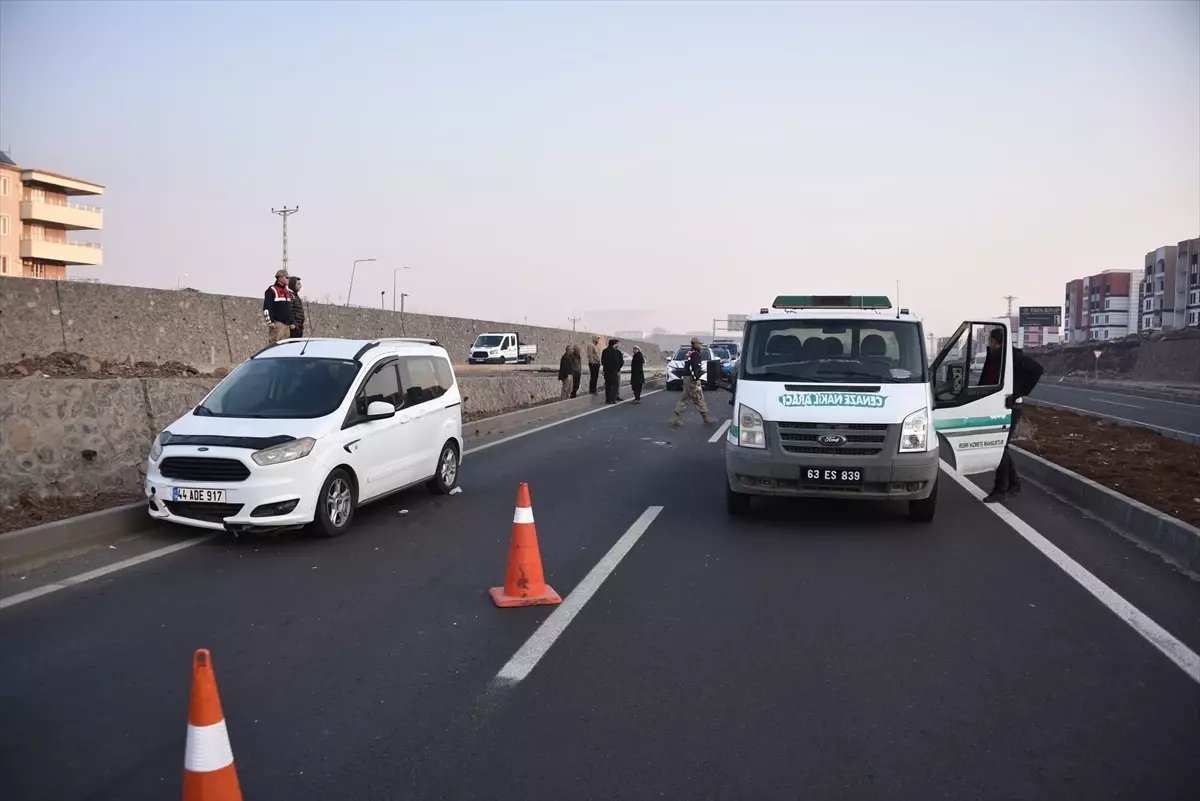 Şanlıurfa'da minibüs ve hafif ticari aracın çarptığı yaya öldü