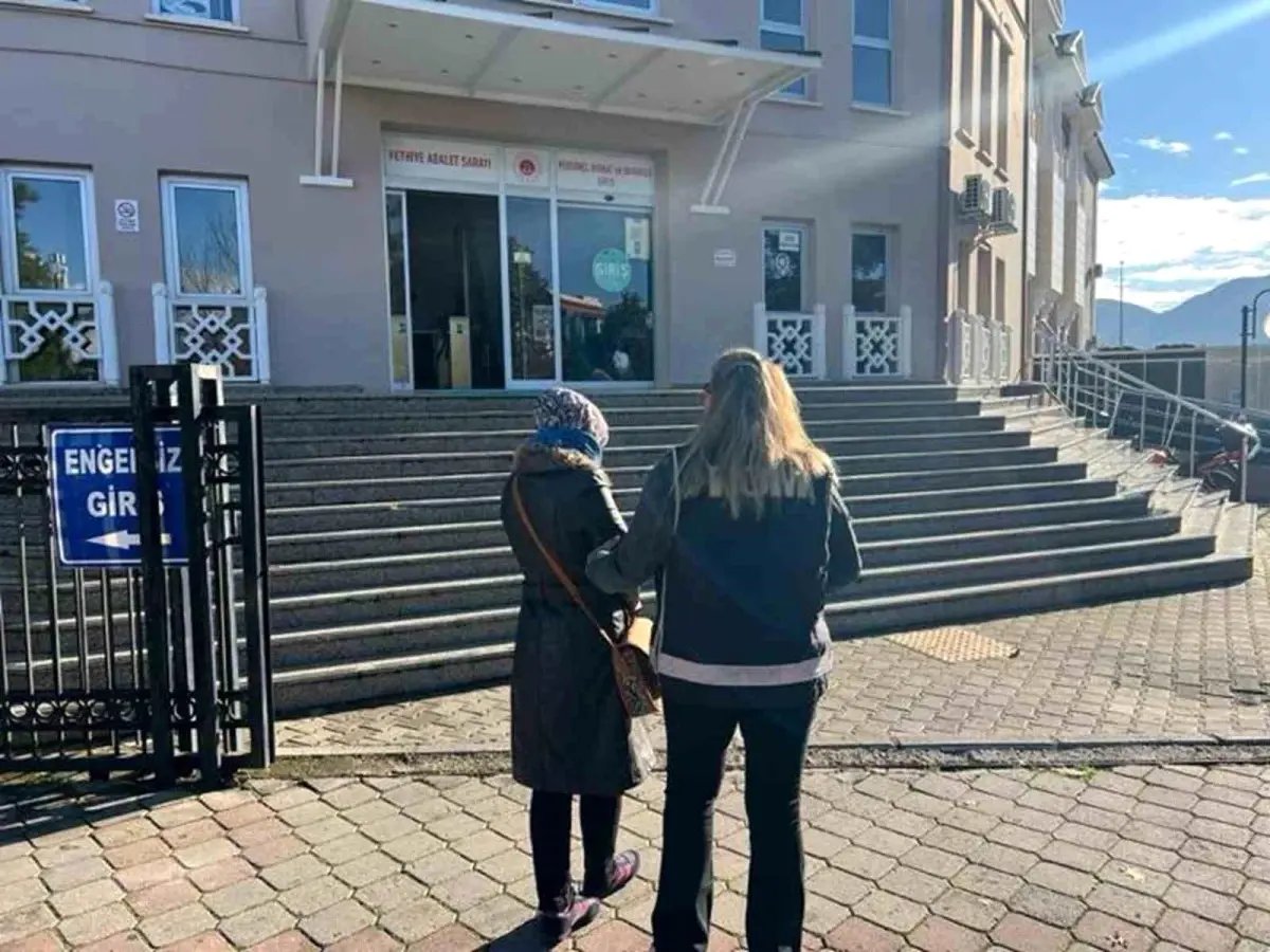 8 yıldır aranan FETÖ firarisi kadın Fethiye'de yakalandı