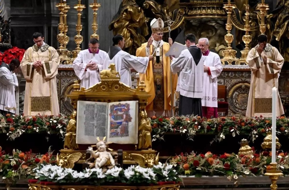 Papa 14'üncü Leo, Vatikan'da ilk kez Noel ayini yönetti