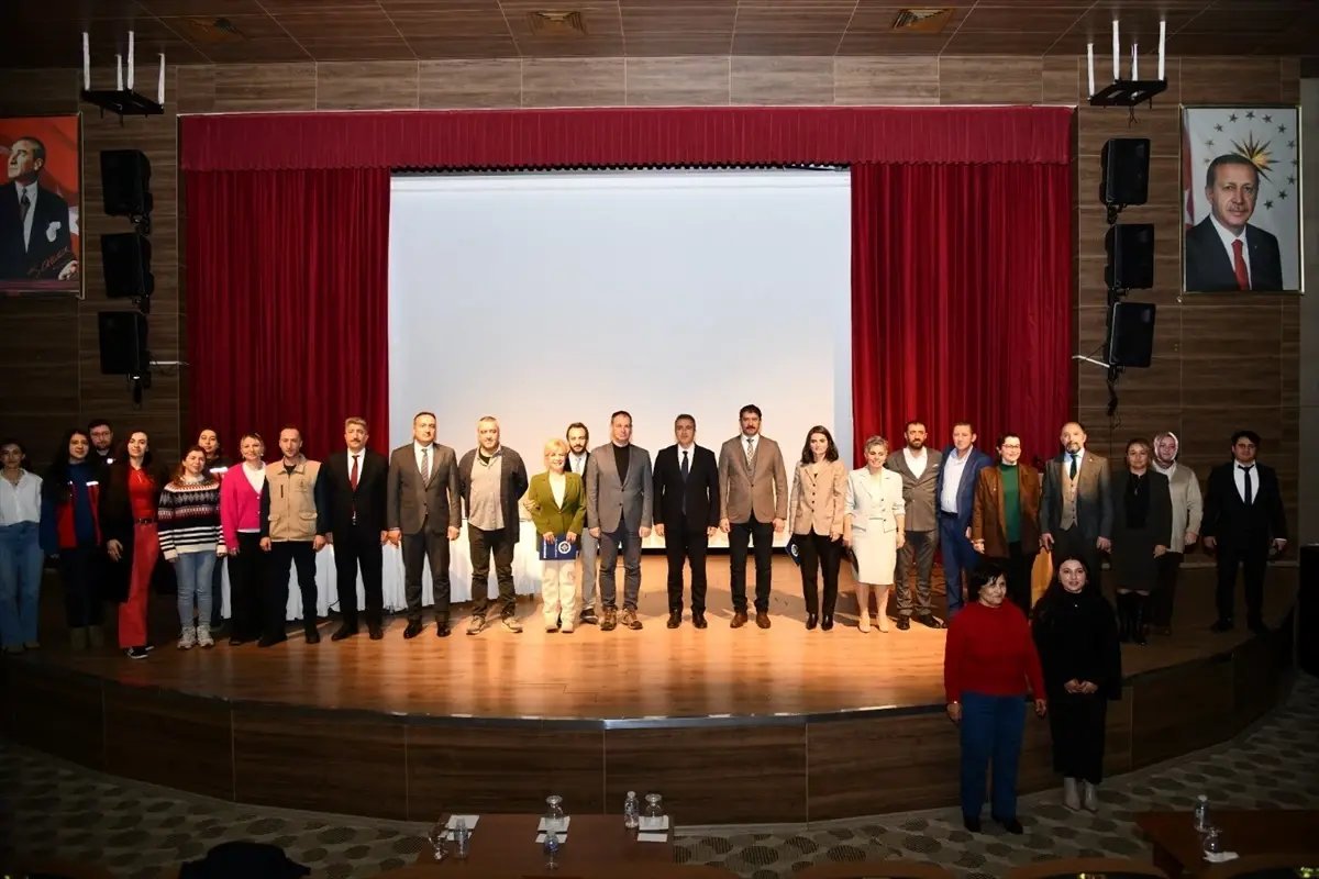 Ardahan'da "Doğu Anadolu'da Arkeolojik Kazılar, Kronolojik Süreçler ve Kültür Politikaları" programı düzenlendi