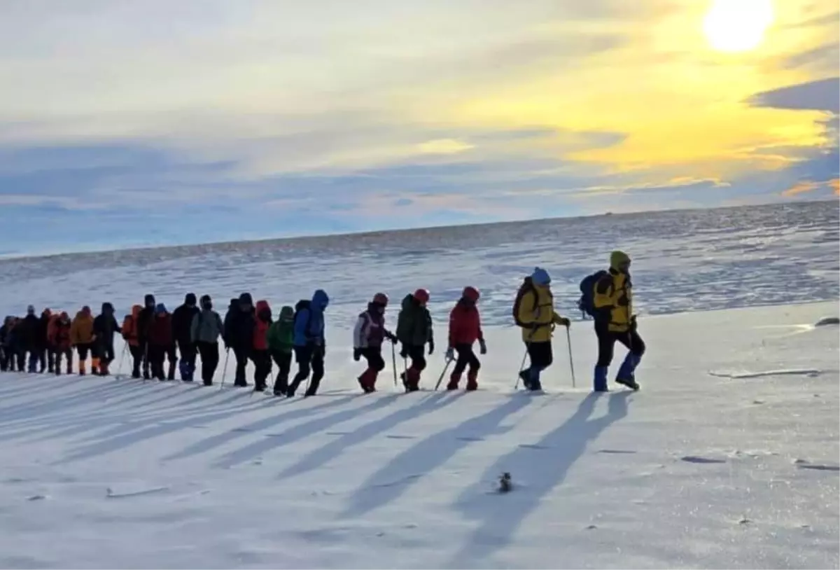 Sarıkamış şehitlerini dağcılar 3 bin rakımda andı