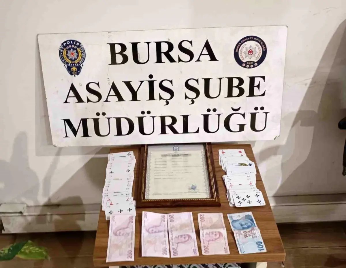Bursa'da 300 polisle uygulama: Mekanlar denetlendi, kumar masaları çökertildi