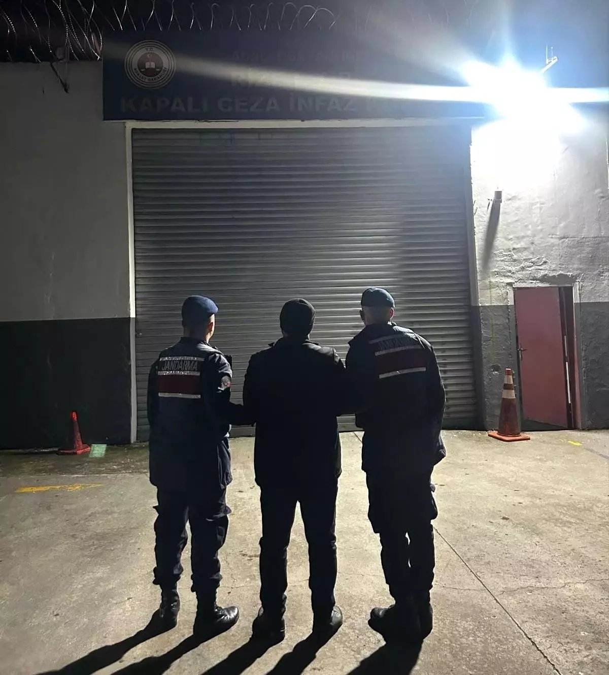 Çocuk istismarından aranan şahıs yakalanarak cezaevine gönderildi
