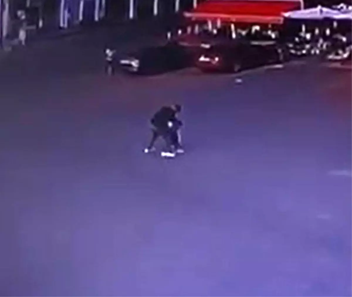 Boşanma aşamasındaki eşini sokak ortasında 12 yerinden bıçakladı, 18,6 yıl hapis cezası aldı