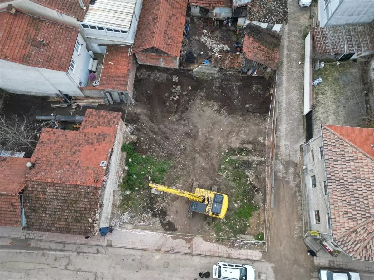 Bursa'da temel kazısı sırasında tarihi kalıntılara rastlandı