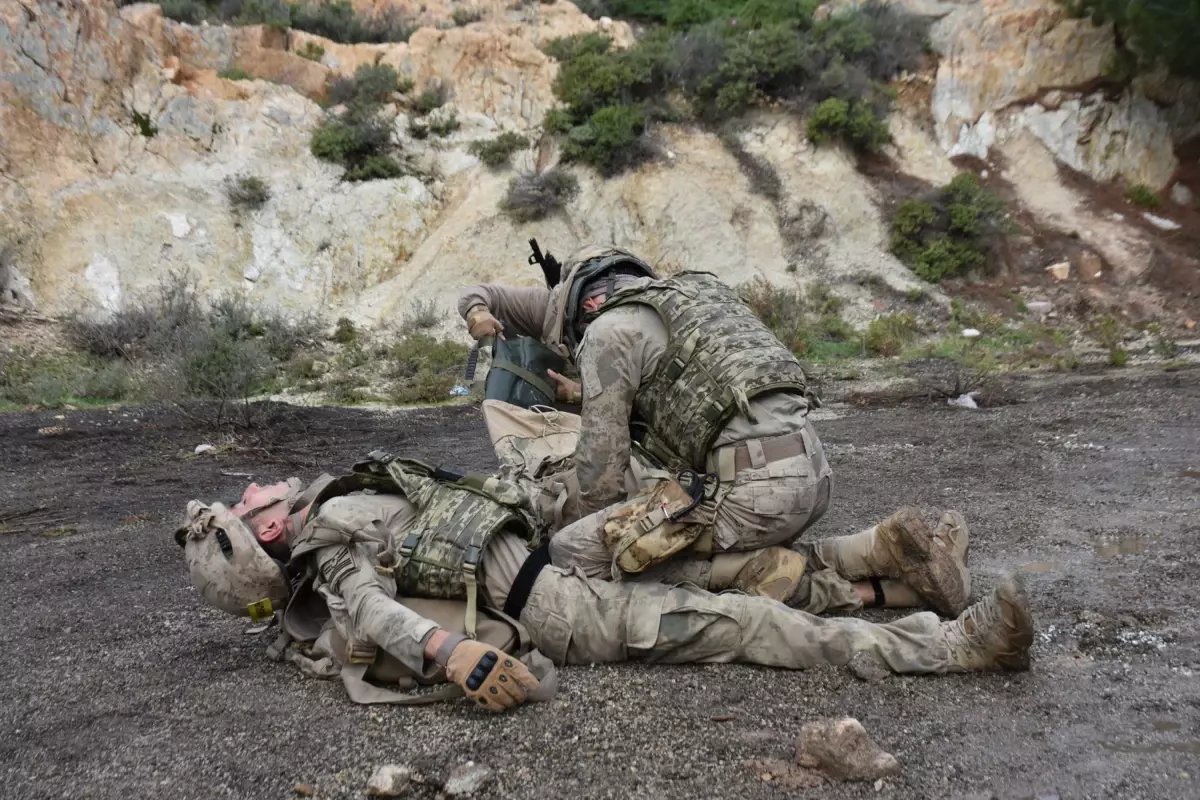 Jandarma Komando Özel Harekat birlikleri, 'Savaşçı Yarışması'nda mücadele ediyor