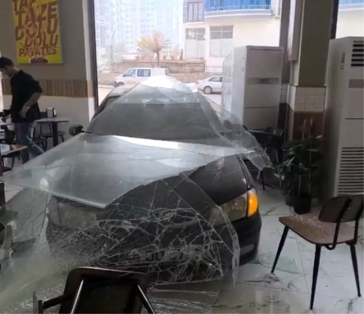 Kontrolden çıkan araç dönerciye girdi