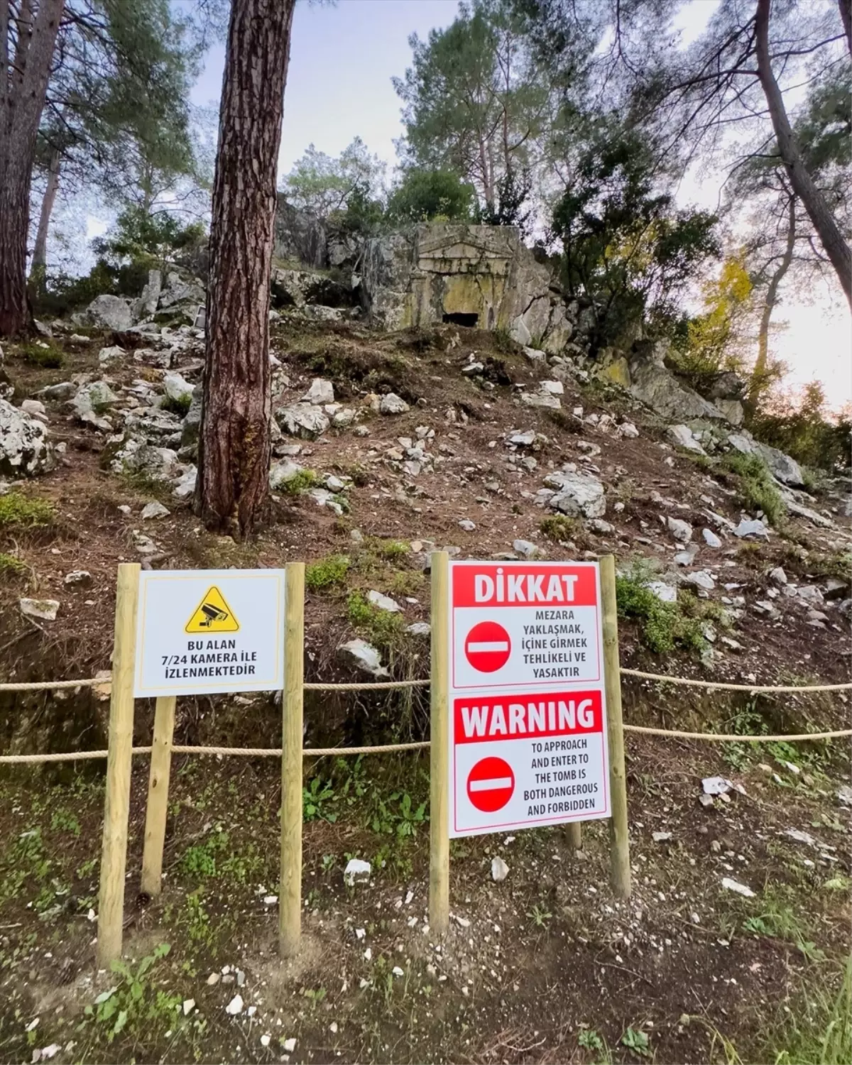 Marmaris'te 2 bin 500 yıllık kaya mezarı koruma altına alındı