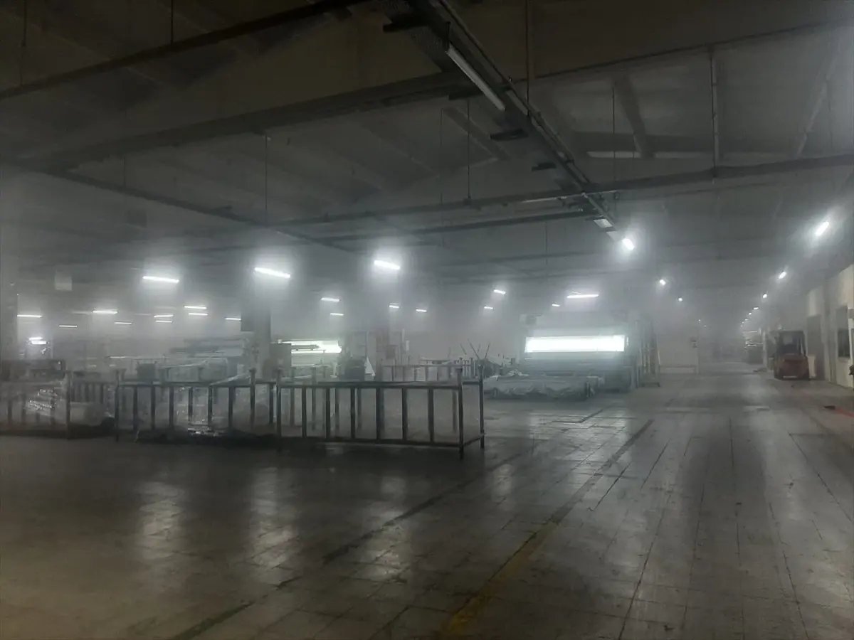 Bilecik'te fabrikada çıkan yangında dumandan etkilenen 3 işçi hastaneye kaldırıldı