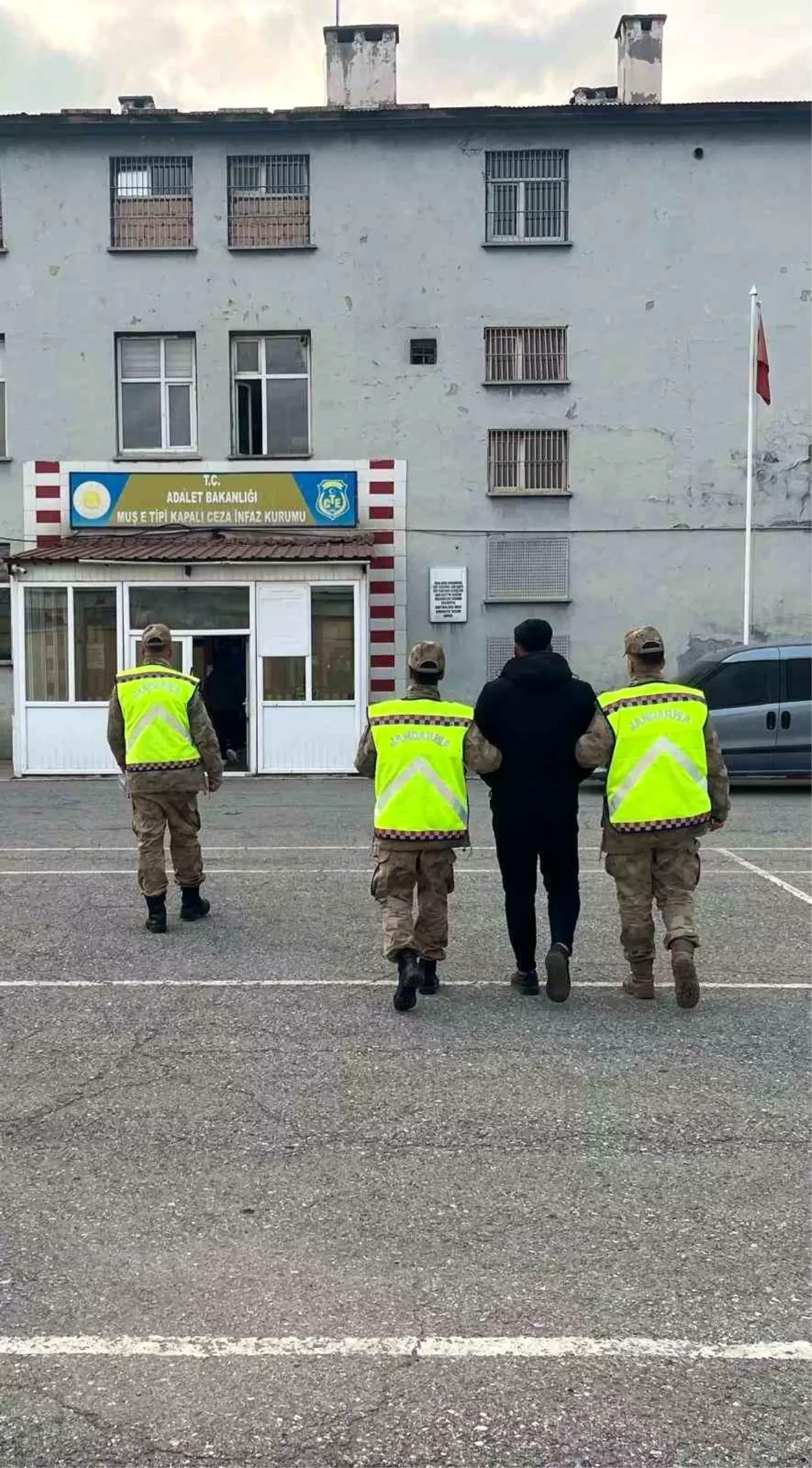 Muş'ta dolandırıcılık suçundan aranan şahıs yakalandı