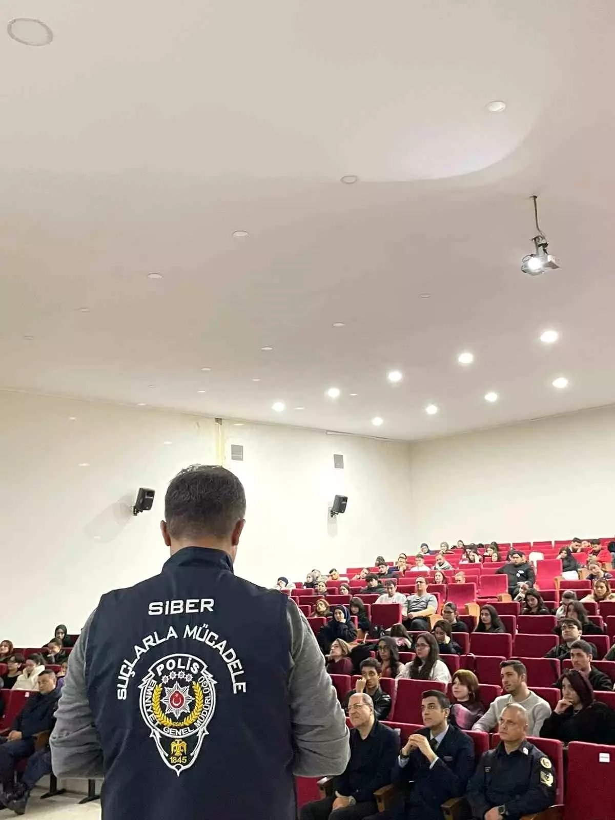 Nazilli İktisadi ve İdari Bilimler Fakültesi'nde 'Siber Güvenlik Semineri' düzenlendi