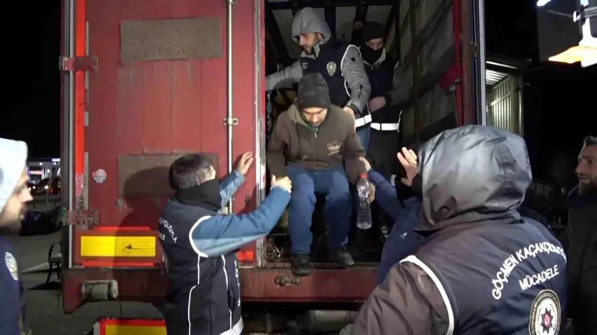 Erzurum'da yılbaşı öncesi polis, asayiş uygulamalarına start verdi