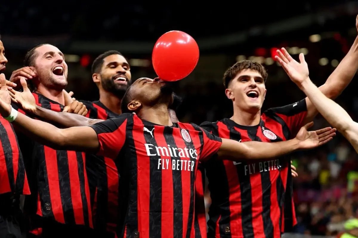 Galatasaray ve Fenerbahçe'ye aynı isim! 80 milyon euroluk yıldız, "İstanbul'a gidiyor" diyerek duyurdular