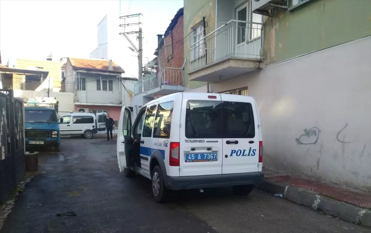 Manisa'da bir kişi tartıştığı eşini bıçakla yaraladı