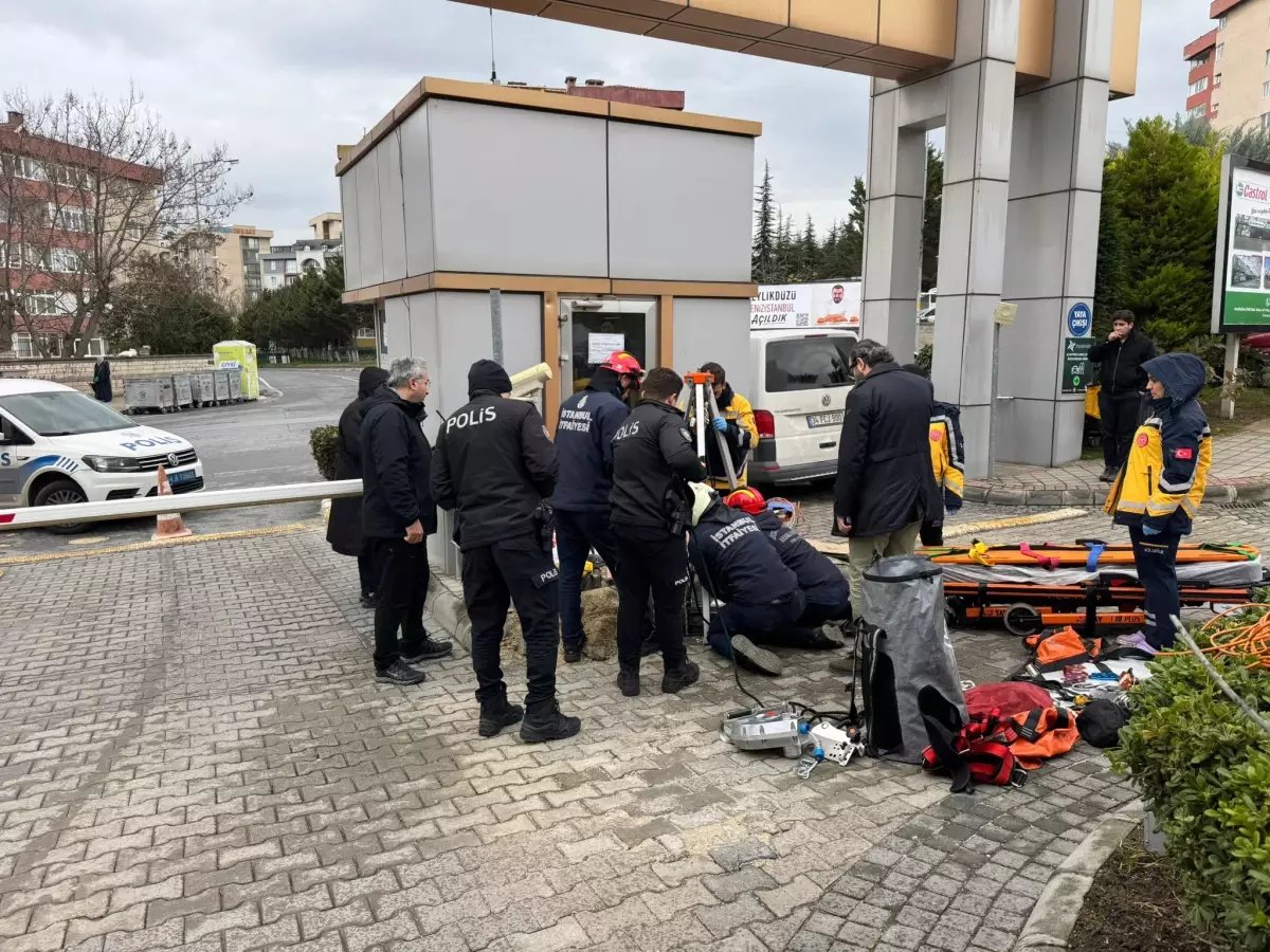 Beylikdüzü'nde rögara düşen işçiyi itfaiye kurtardı