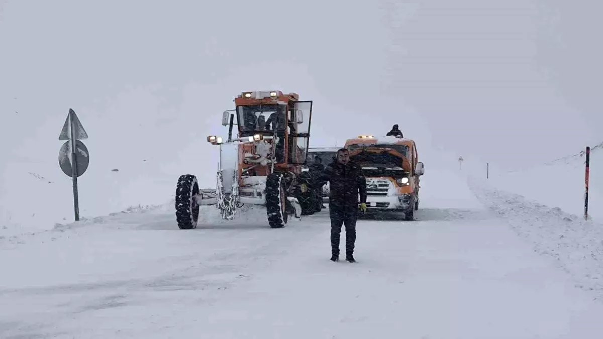Muş-Kulp karayolu tır ve çekici trafiğine kapatıldı