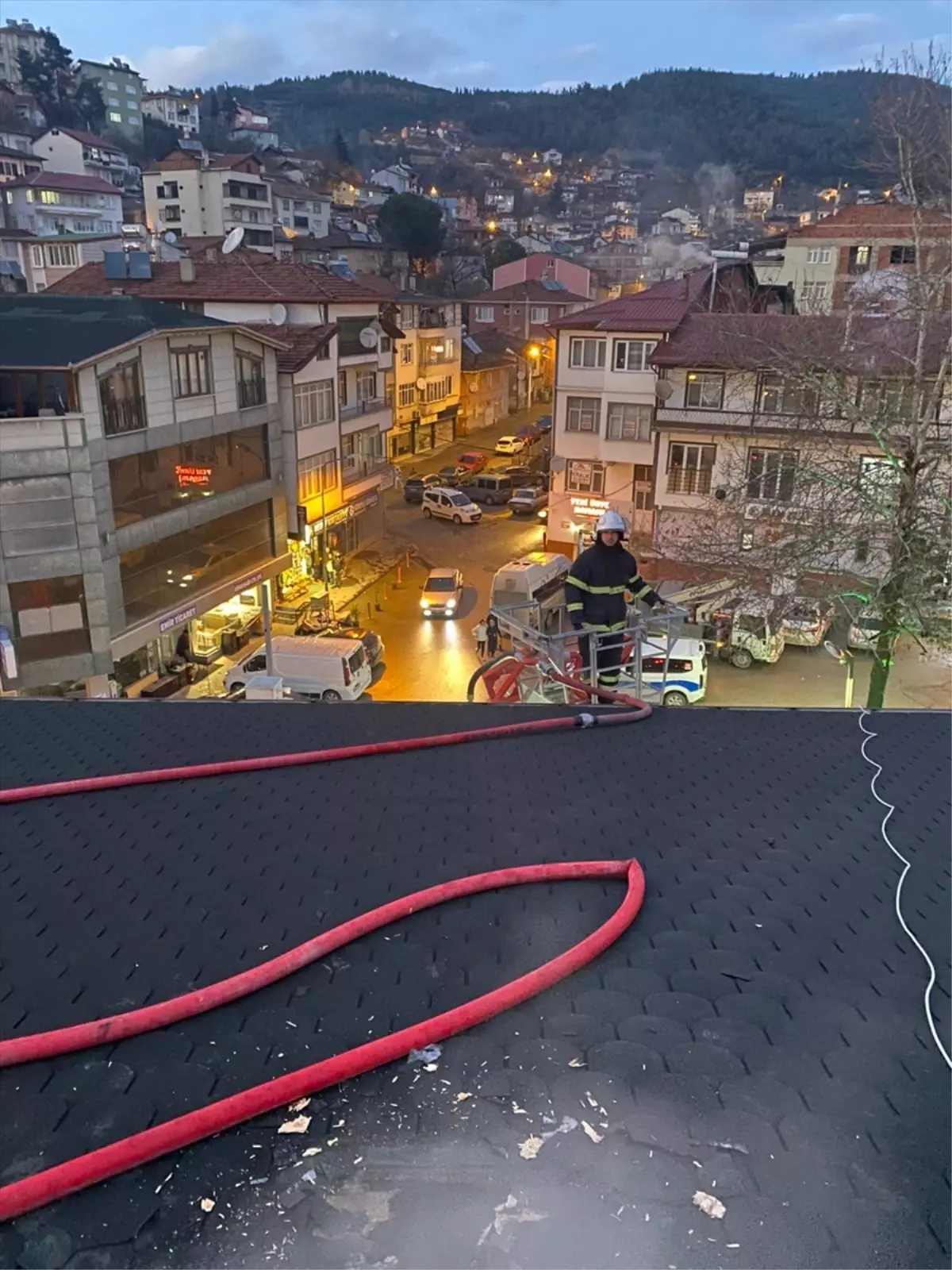 Tokat'ta çıkan çatı yangını söndürüldü