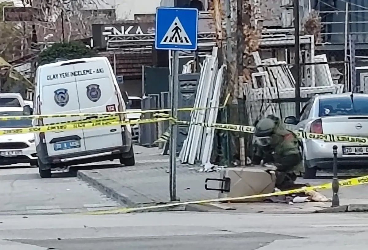 Denizli'de şüpheli valiz kontrollü bir şekilde patlatıldı; içinden kıyafetler çıktı