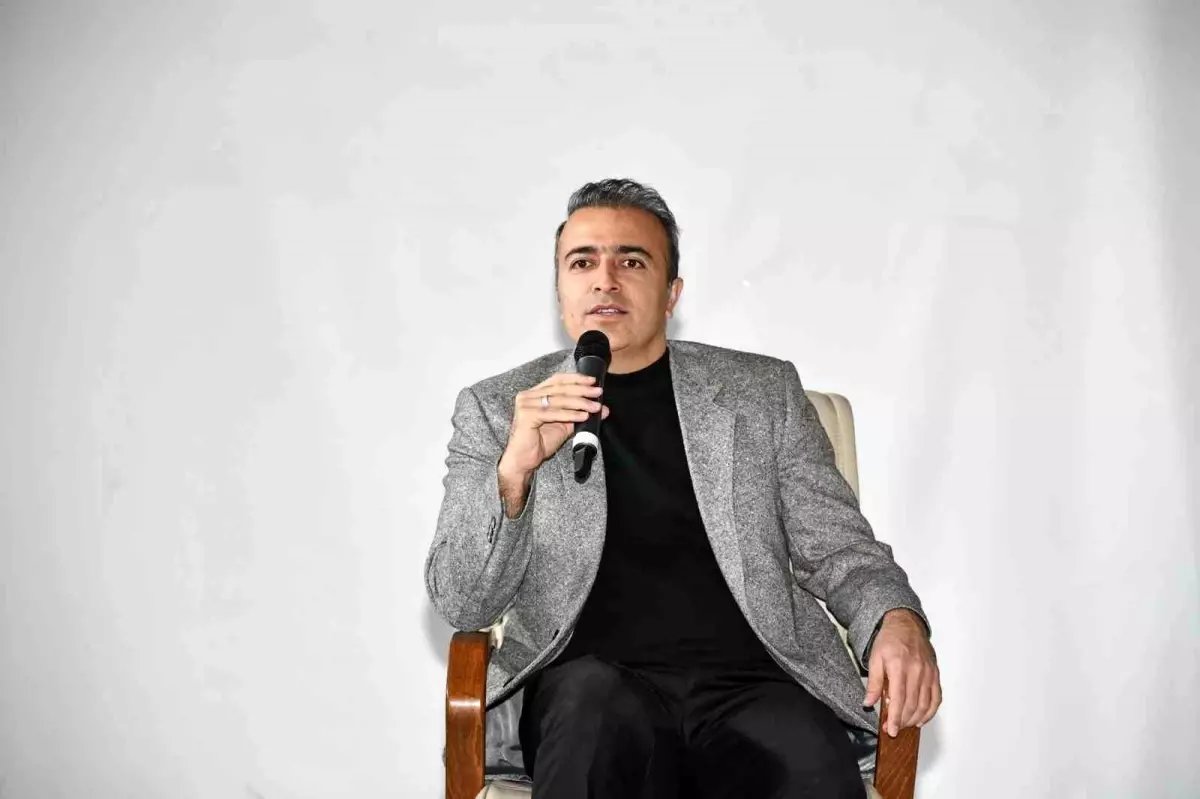 Ardahan Valisi Hayrettin Çiçek, "Kariyer Günleri" etkinliğinde öğrencilerle bir araya geldi