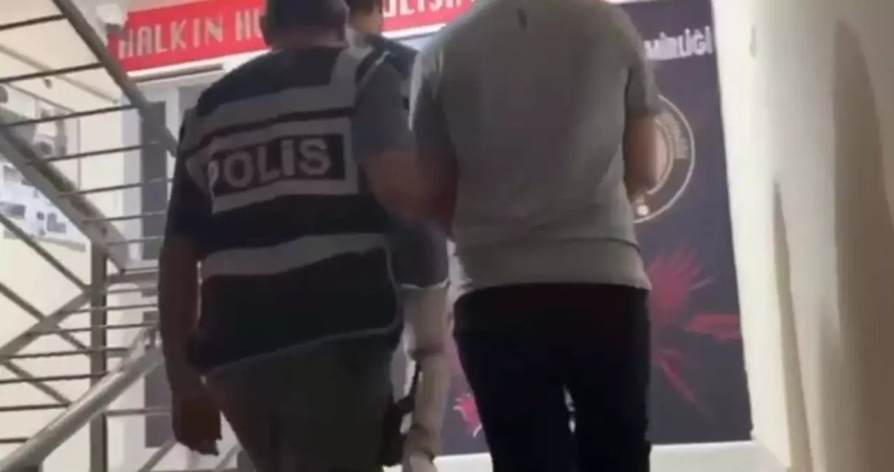 İzmir'de uyuşturucu ticareti yapan baba-oğul gözaltında