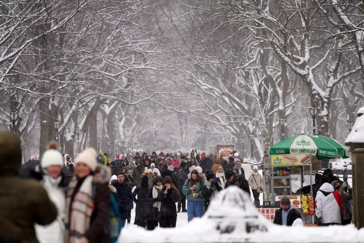 ABD'de Etkili Olan Kış Fırtınası Nedeniyle Binlerce Uçuş Ertelendi