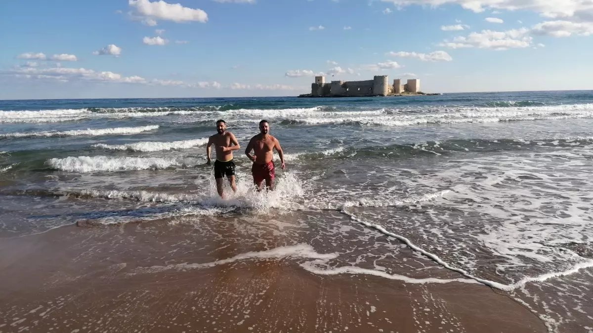 Mersin'de aralık sonunda deniz keyfi