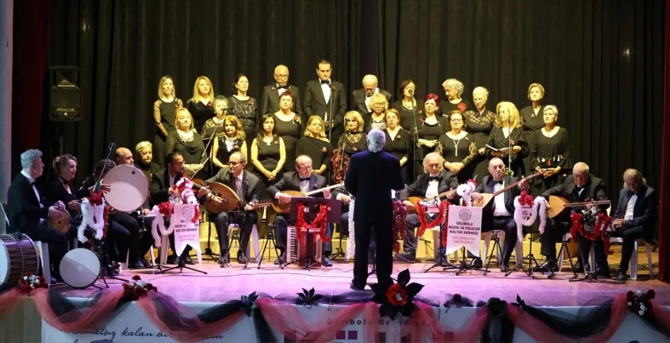 Gelibolu'da "2025 Yılına Veda Müzik Şöleni" düzenlendi