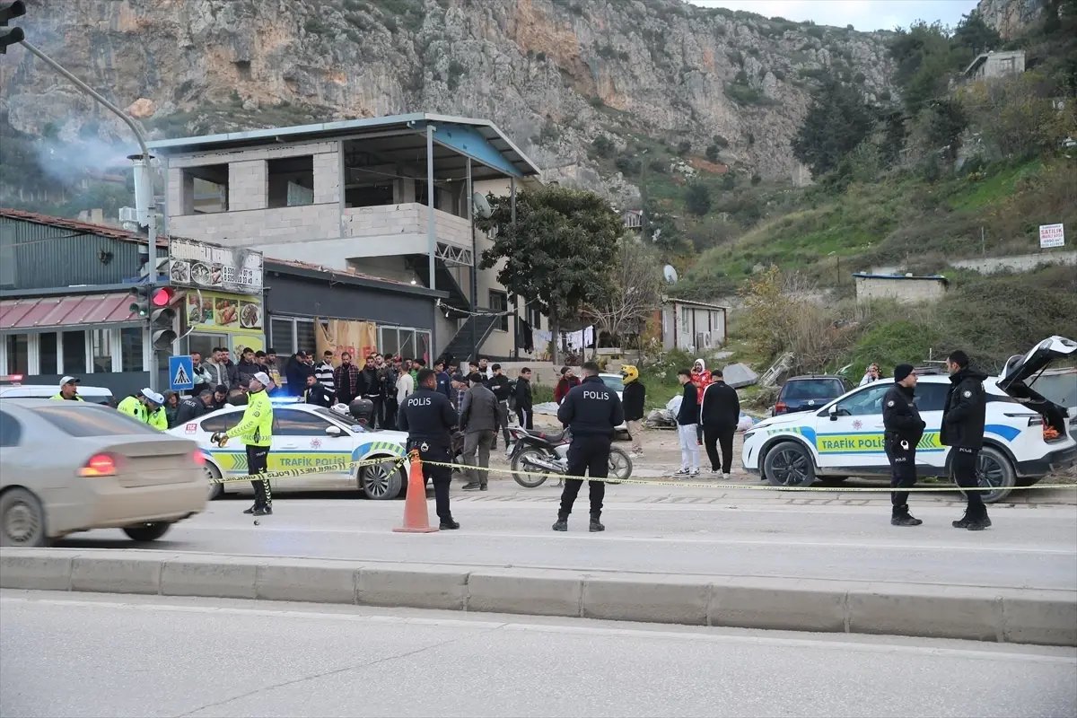 Hatay'da beton mikseriyle çarpışan motosikletteki 1 kişi öldü, 2 kişi yaralandı