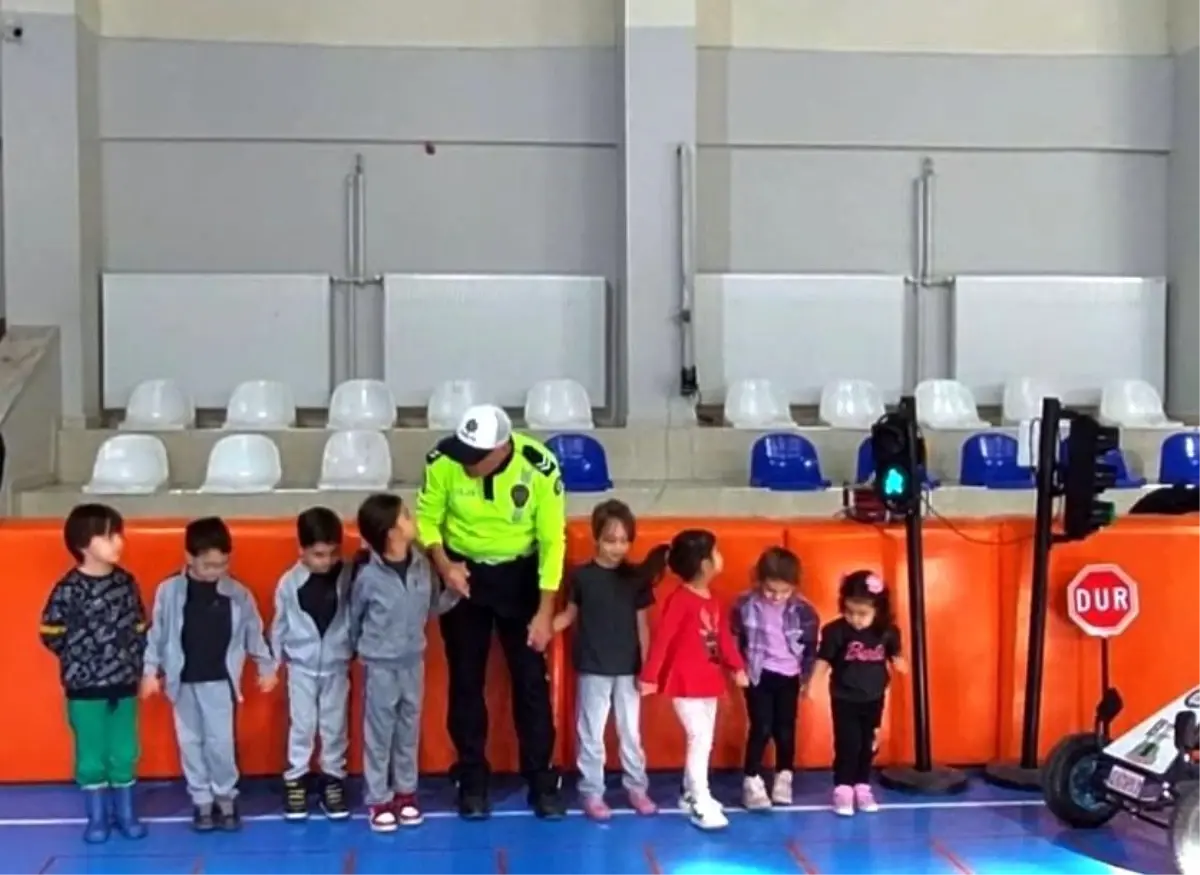 Kütahya İl Emniyeti'nden Simav'da trafik eğitimi ve bilgilendirme faaliyetleri