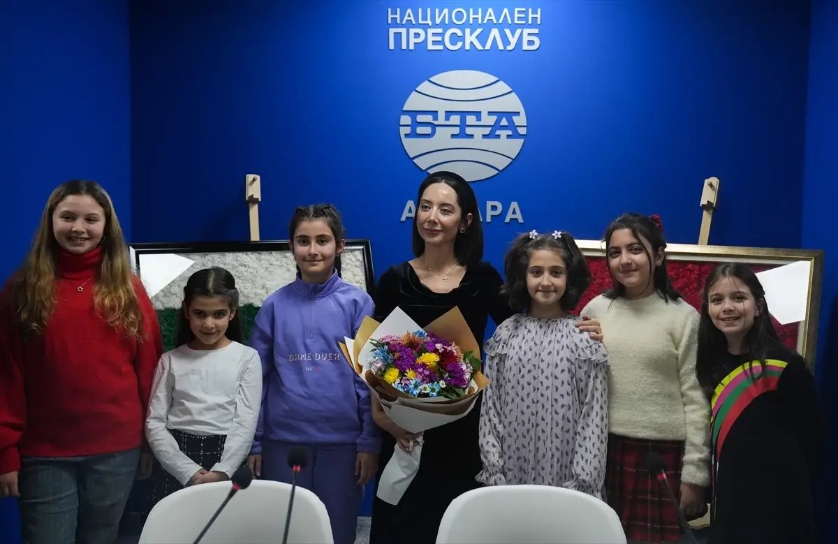 Bulgaristan'ın Türk çocuklarca resmedildiği "Renklerle Kurulan Köprü" sergisi Ankara'da açıldı