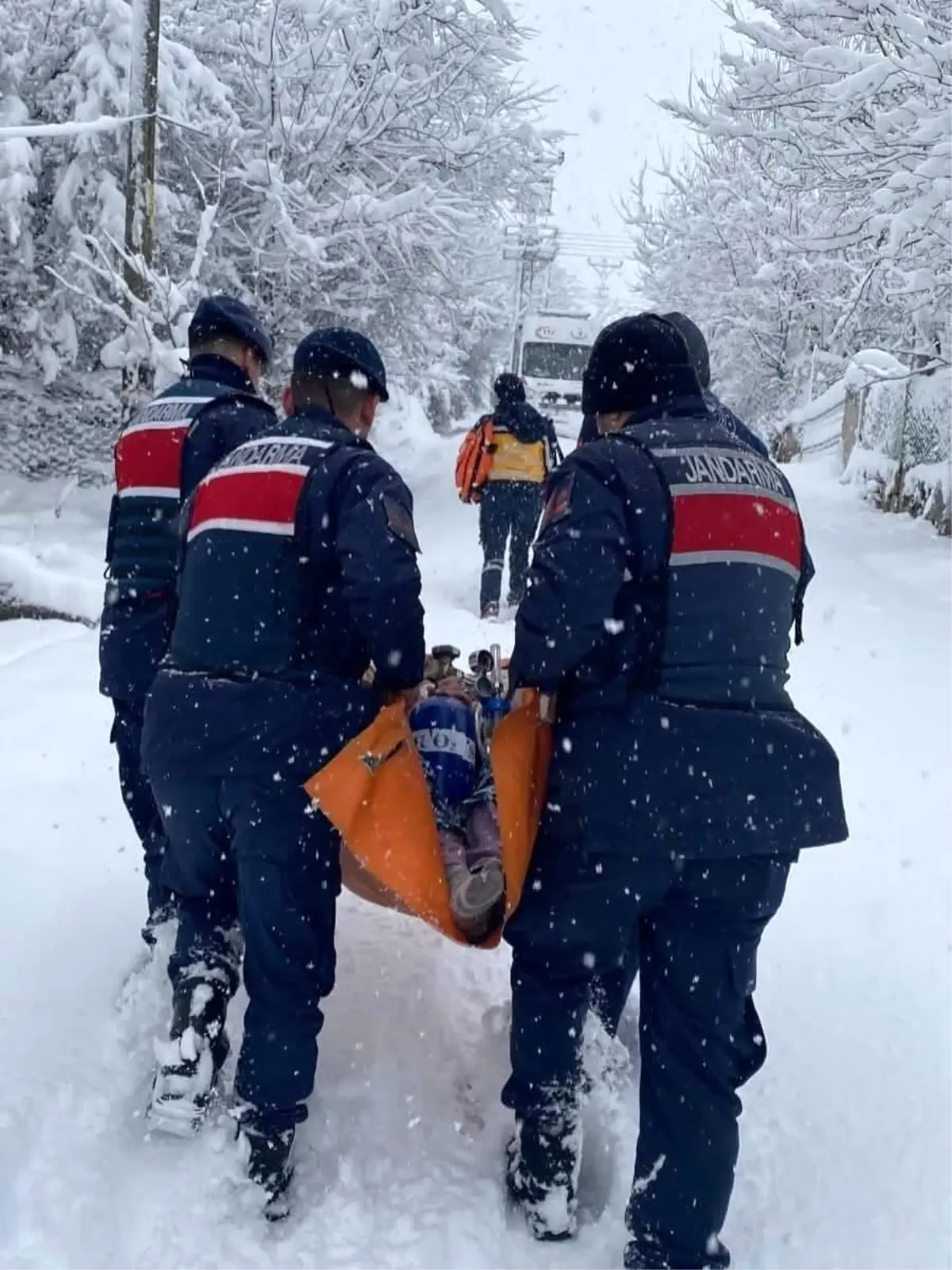 Hasta vatandaşa jandarma ulaştı