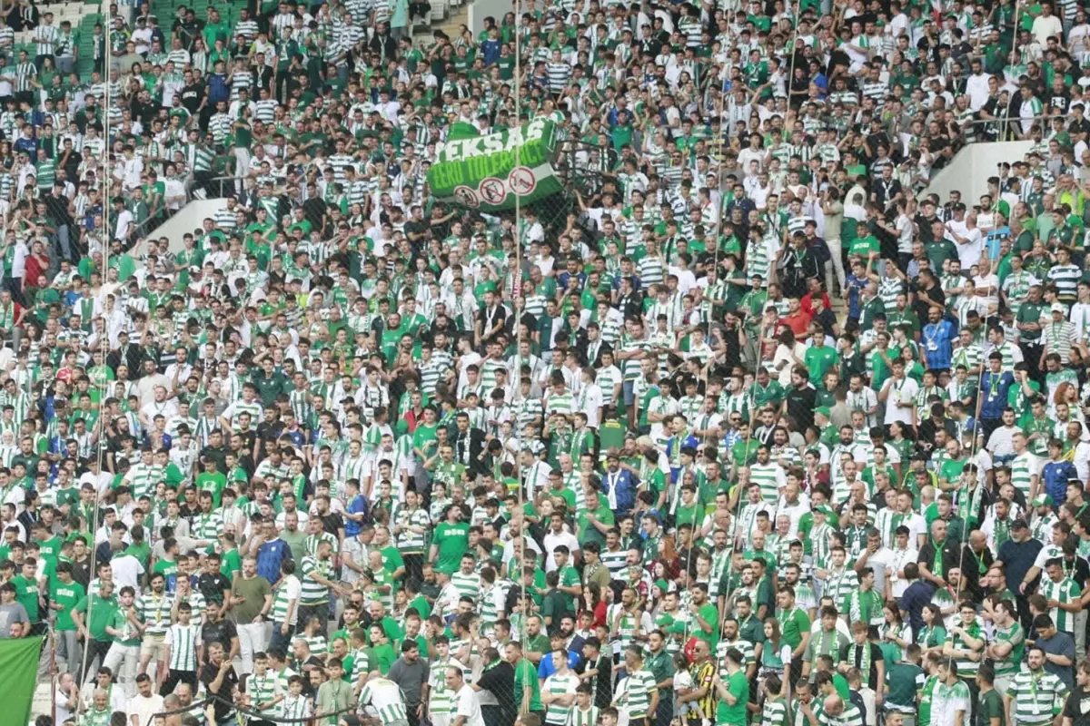 Bursaspor durmuyor! Bu kez Fenerbahçe'nin eski yıldızına imza attırdılar